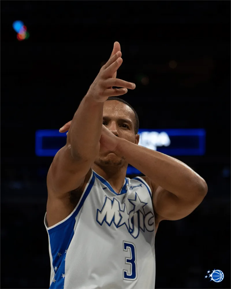 哈登谈贝恩关键三分：那球投的很棒，漂移的都快到界外去了