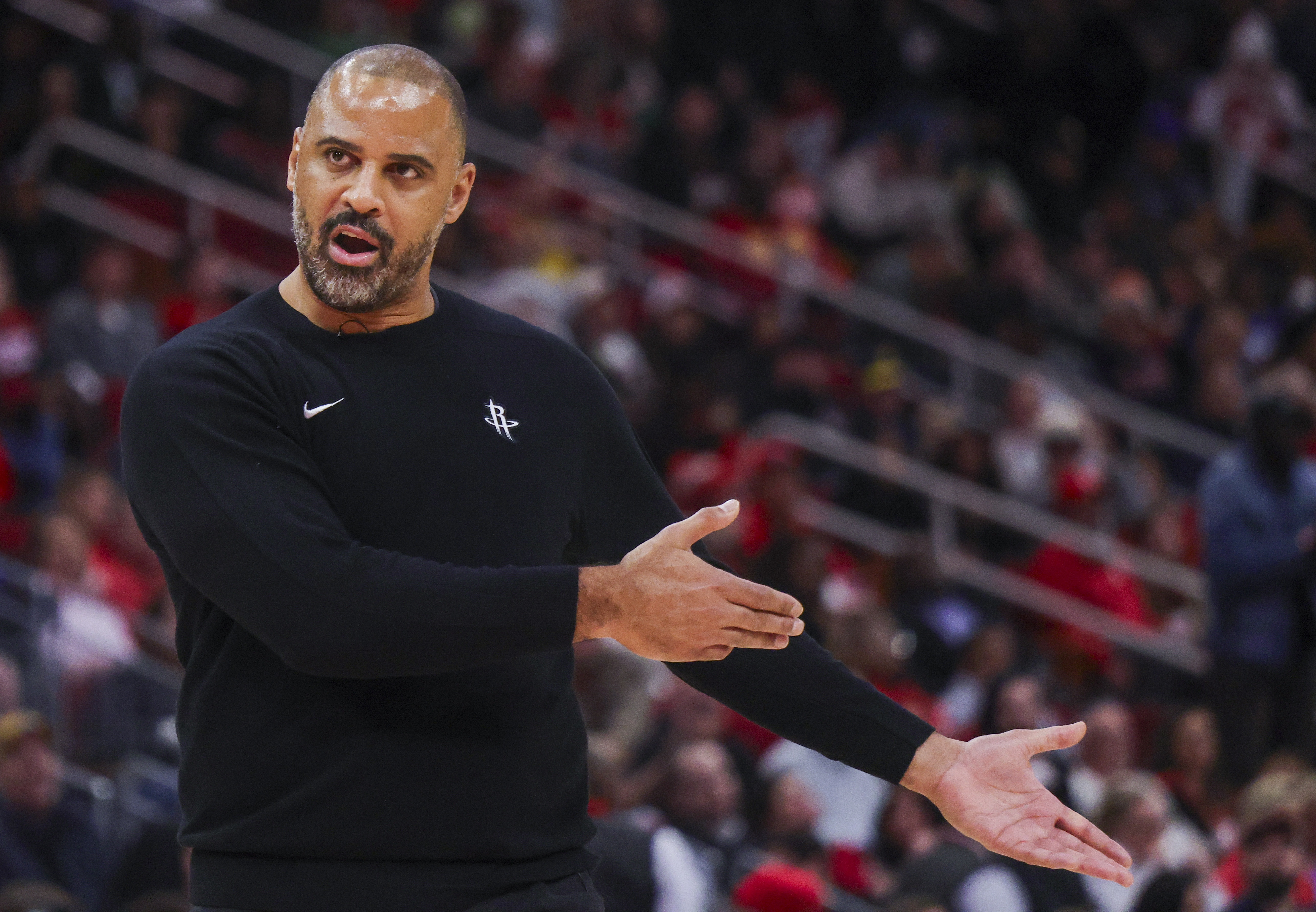 世界杯在线观看平台-火媒：乌度卡在进攻端一窍不通 但火箭管理层很喜欢他 他饭碗很稳