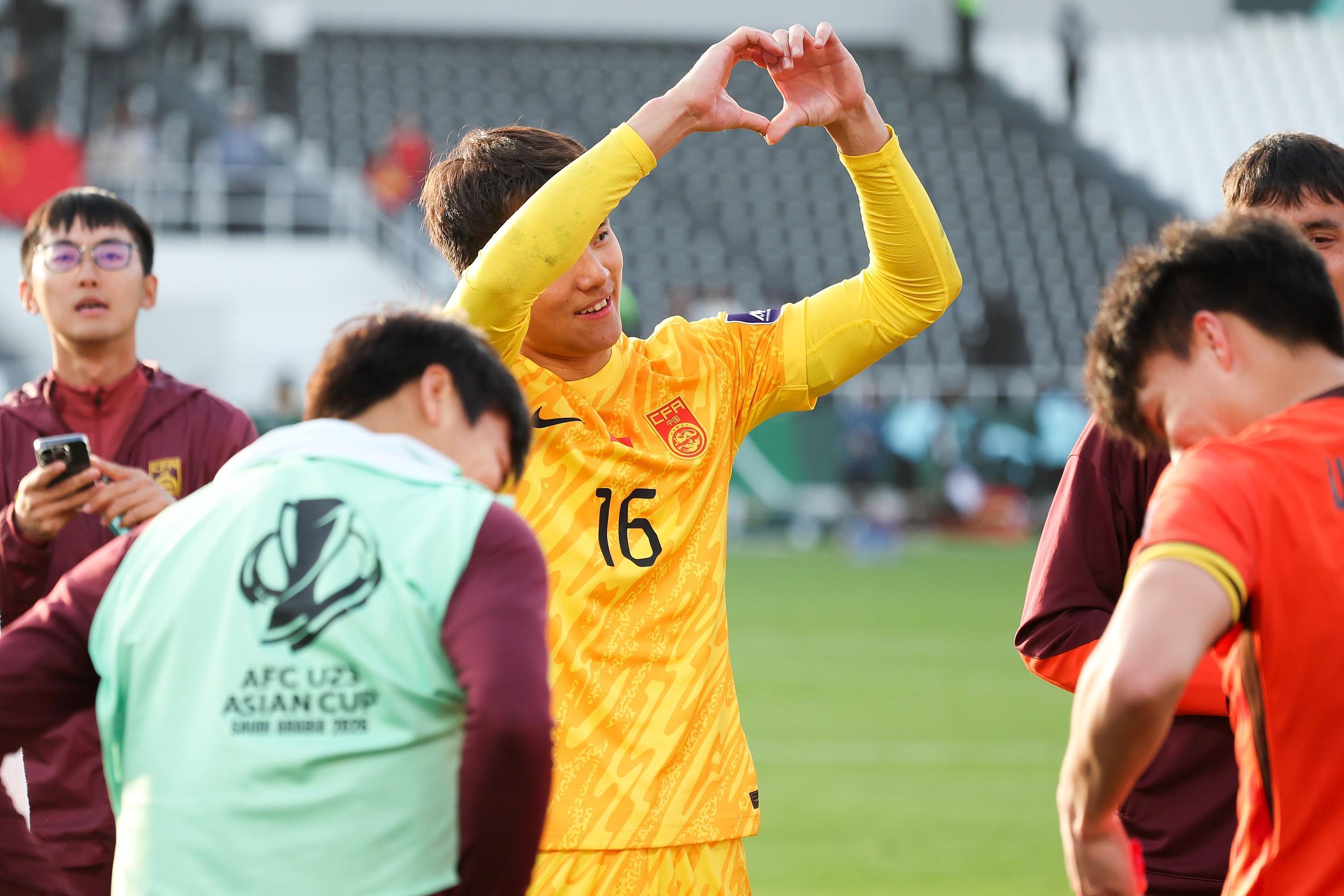 世界杯高清观看-比赛中险自摆乌龙，拜合拉木赛后现身李昊社媒评论：门神